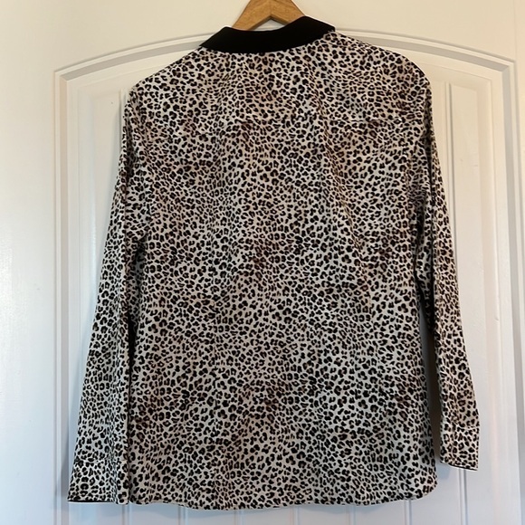 Chicos No-Iron Leopard-Print Caroline Shirt Size Chicos size 2 ,Large or 12 - Picture 5 of 6